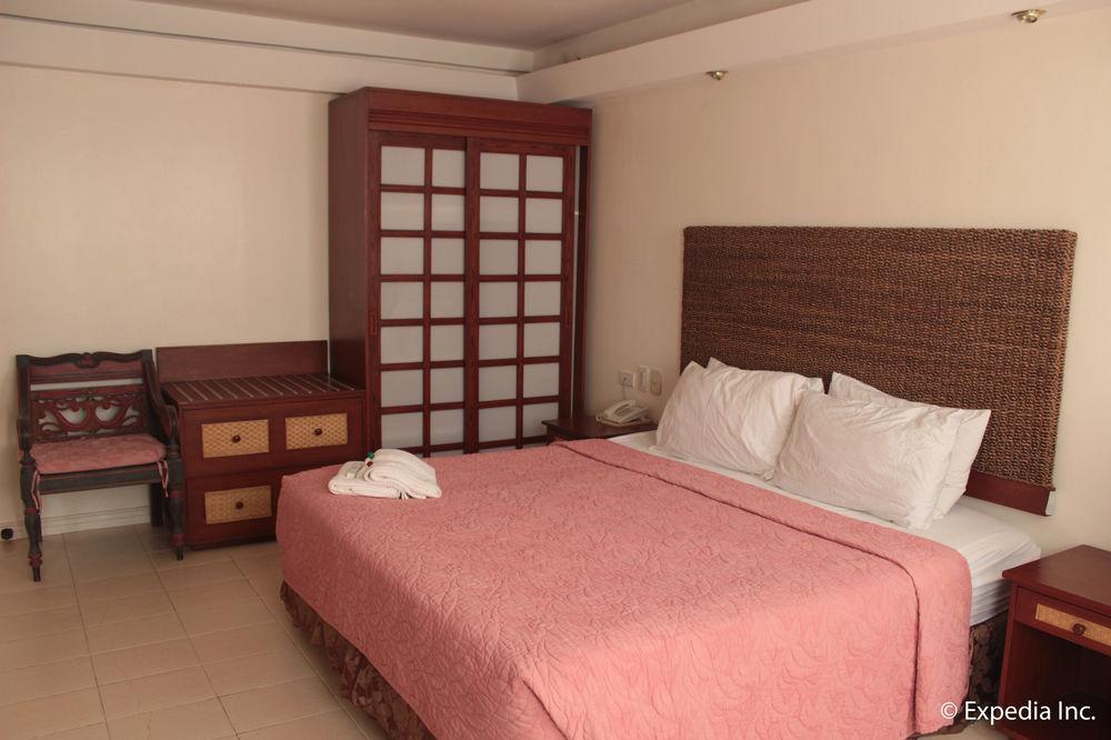 Wild Orchid Beach Resort Olongapo Ngoại thất bức ảnh