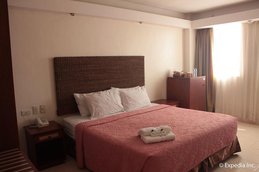 Wild Orchid Beach Resort Olongapo Ngoại thất bức ảnh