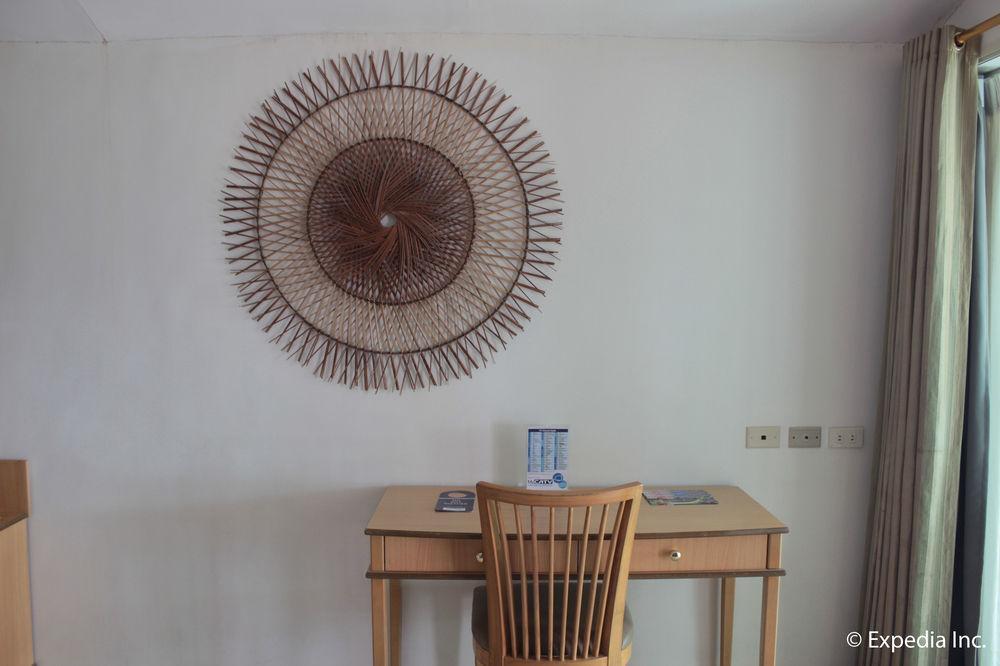 Wild Orchid Beach Resort Olongapo Ngoại thất bức ảnh