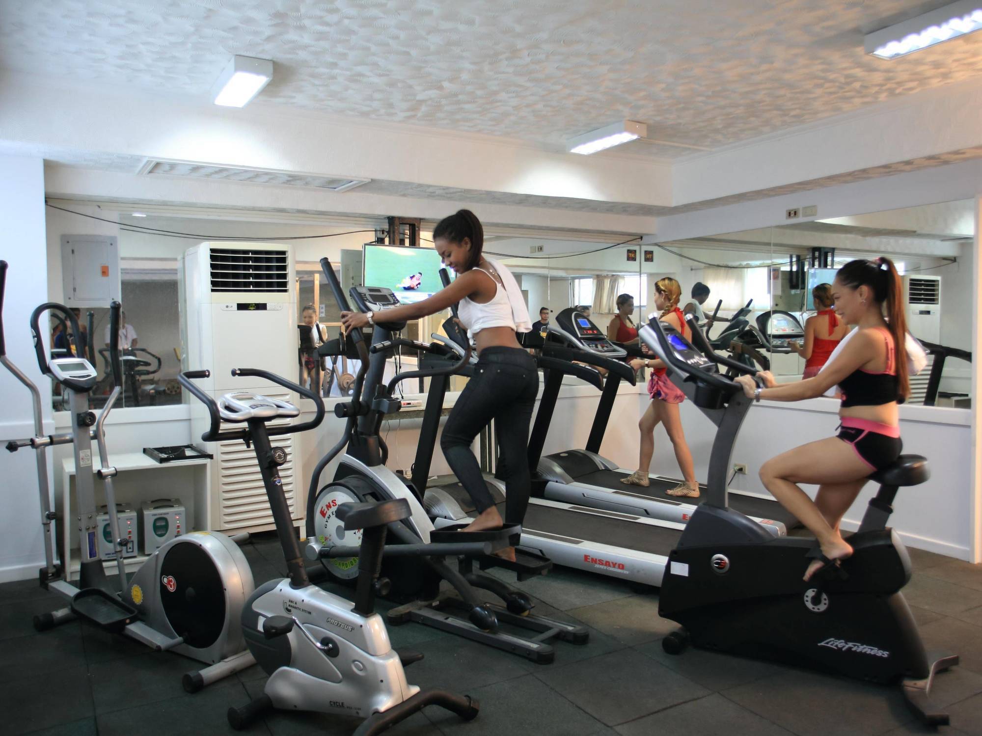 Wild Orchid Beach Resort Olongapo Ngoại thất bức ảnh